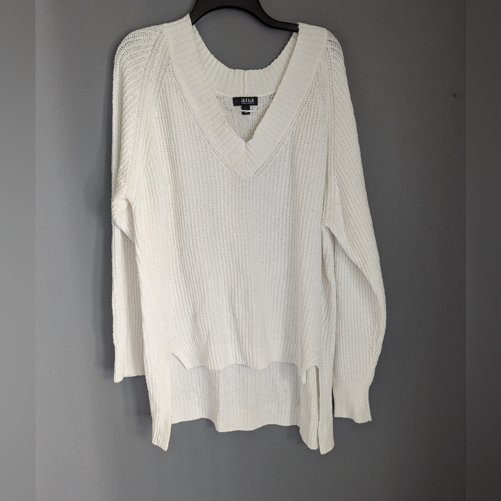 A.N.A size large v-neck women's sweater ivory 24x32x 27-32